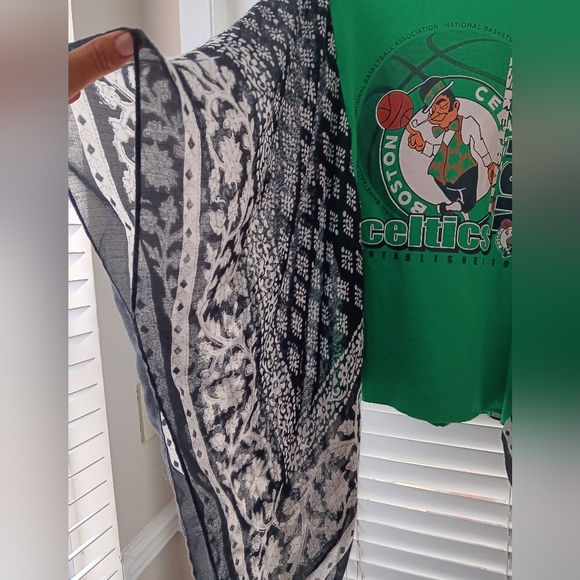 🏀Boston Celtics Graphic Upcycled Tee / Poncho🔥 - Picture 2 of 4